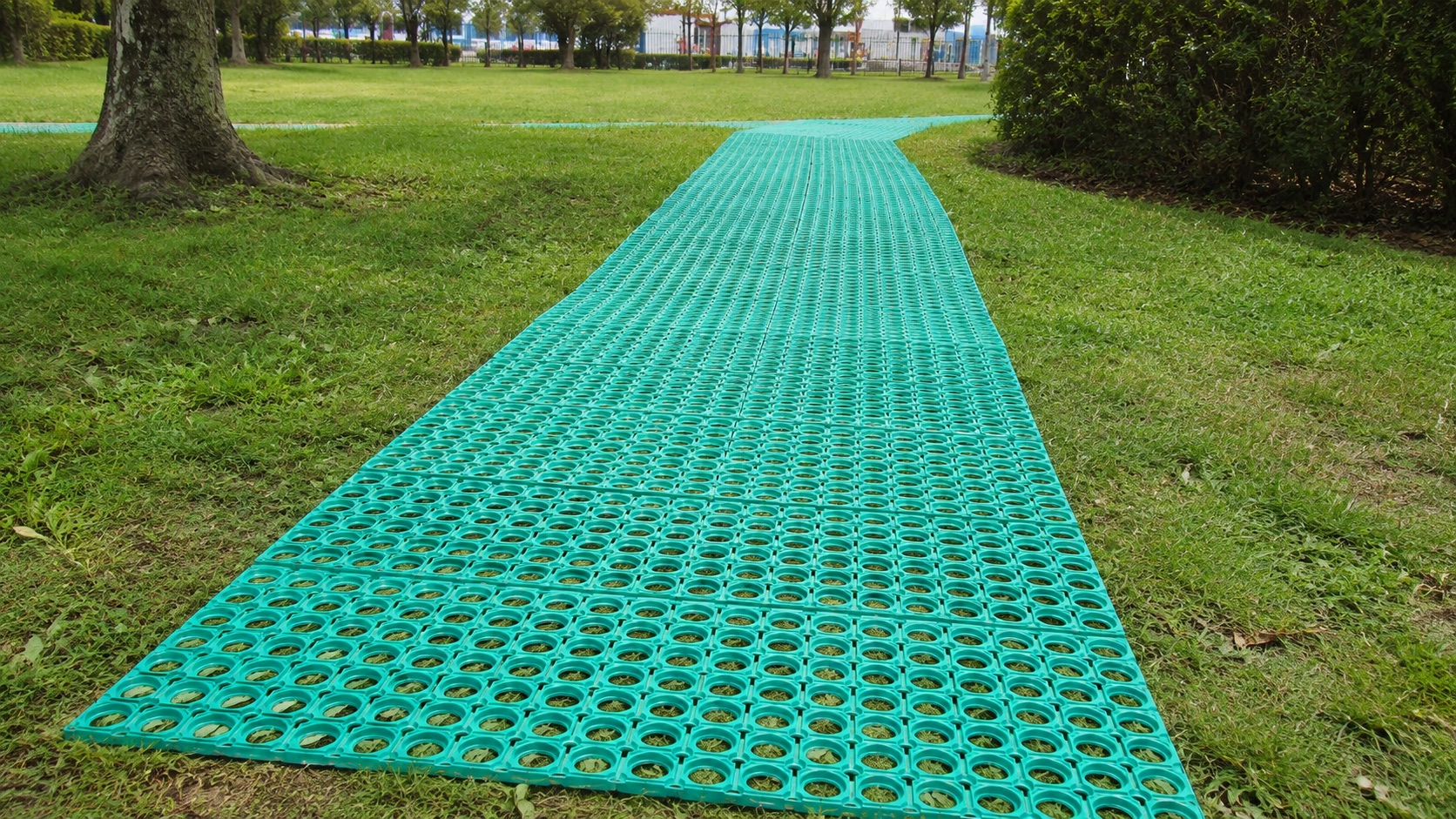 芝生保護用ゴムマットの使用イメージ